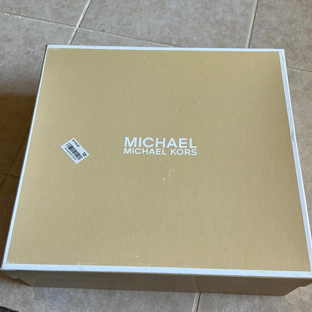 Michael Kors Kim Lace Up Bootie size 8